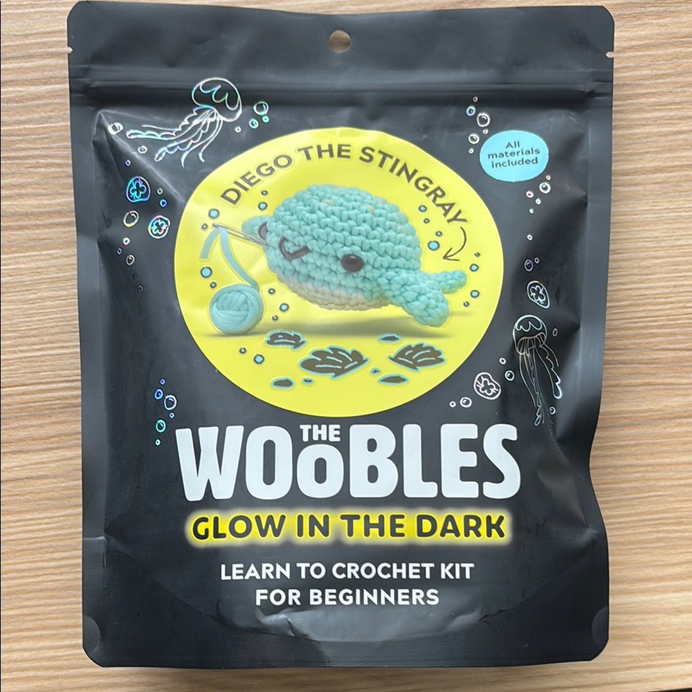 Woobles Glow in the Dark Crochet Kit - Diego the Stingray